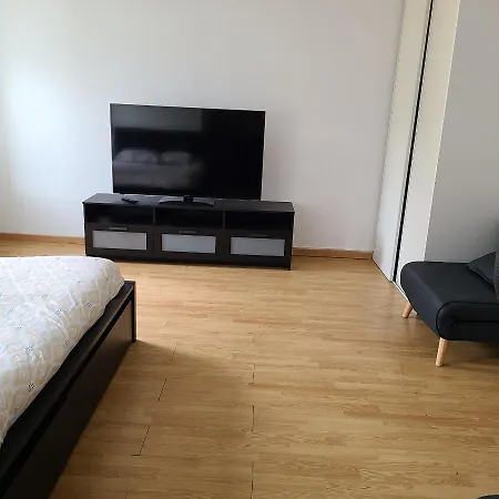 Grand Studio Brest Pilier Rouge